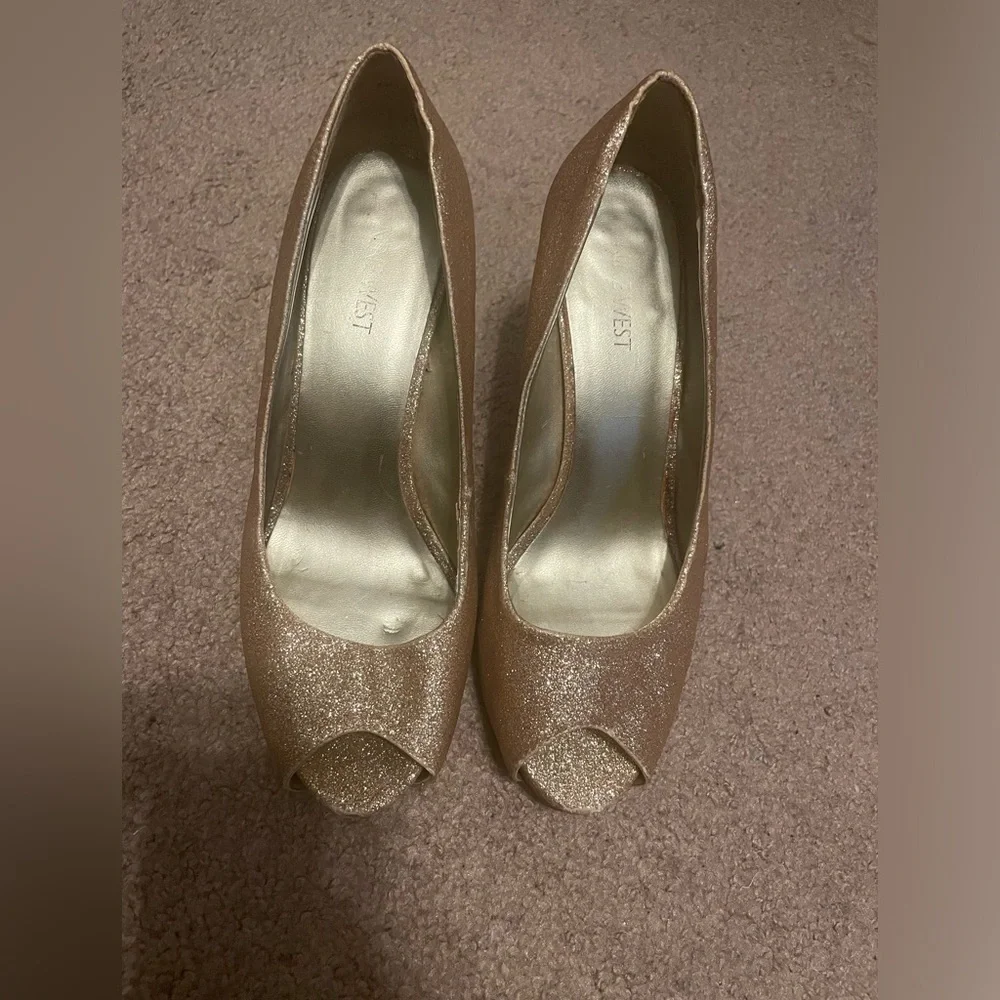 Nine West gold sparkly peep toe heels‎ size 8.5